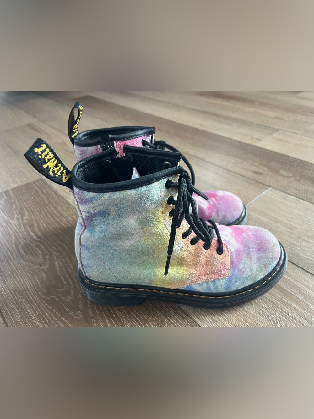 Dr. Martens Kids Tie-Dye AirWair Boots Size 2 combat multicolor